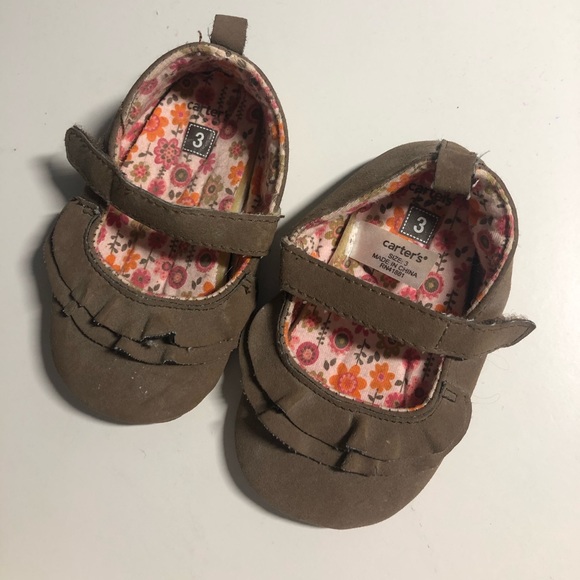 2 pairs of baby shoes w/ free gift ❤️ - Picture 5 of 11